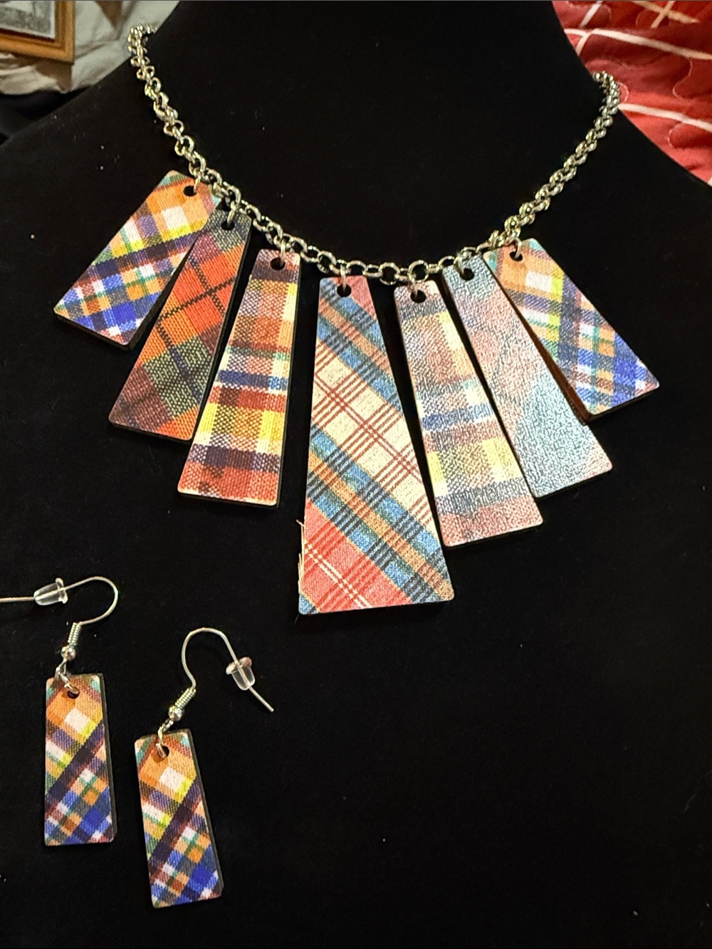 New Women’s 14” Plaid Multicolor Statement Necklace and Earring Set